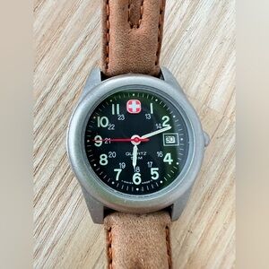 Wenger Marlboro ladies silver tone black dial Swiss watch NEW BATTERY